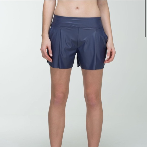 Lululemon Here To There Short Cadet Blue size 4